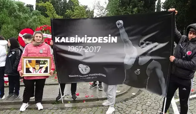 Efsane Sporcu Naim Süleymanoğlu, Kabri Başında Anıldı