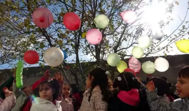 Vanlı Çocuklar, Ölen Filistinli Akranları İçin Ağaçlara Balon Astı