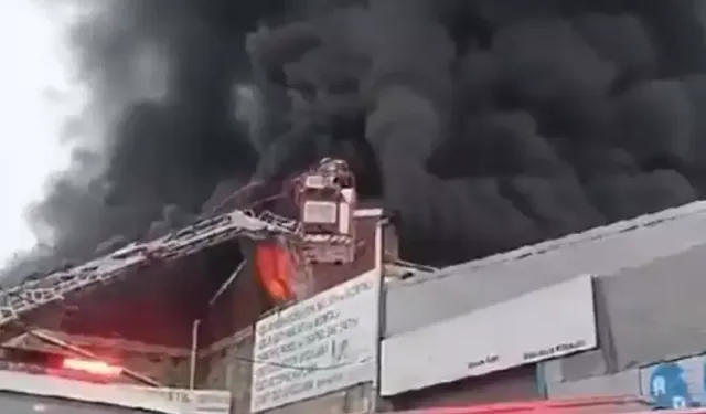 Bursa'da Sünger İmalathanesi Ve Deposunda Yangın
