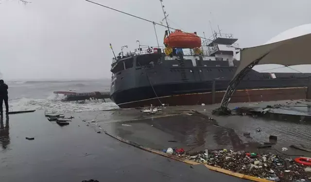 Karaya Oturan Geminin Mürettebatından 1 Kişi Kaldığı Otelde Öldü