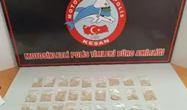 Polisi Görünce İç Çamaşırındaki Uyuşturucuyu Çöpün Altına Attı