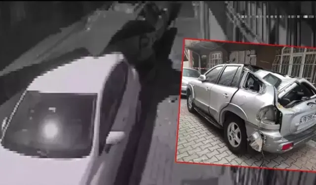 Çatıdan Kopan Parçalar Otomobillerin Üzerine Düştü