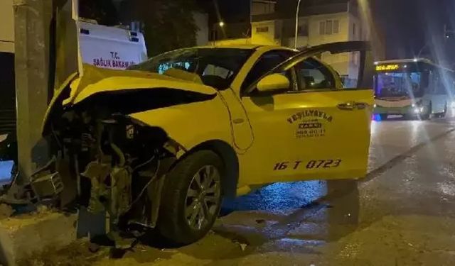 Ticari Taksi İle Motosiklet Çarpıştı: 6 Yaralı