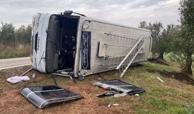 Servis Midibüsü Devrildi: 2 Yaralı