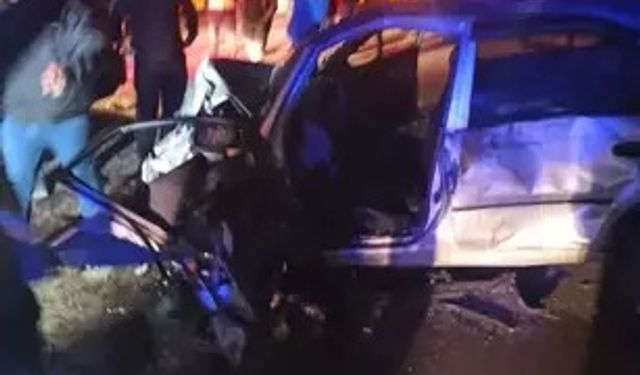 İki Otomobilin Çarpıştığı Kazada; 2 Kişi Öldü 3 Kişi Yaralandı