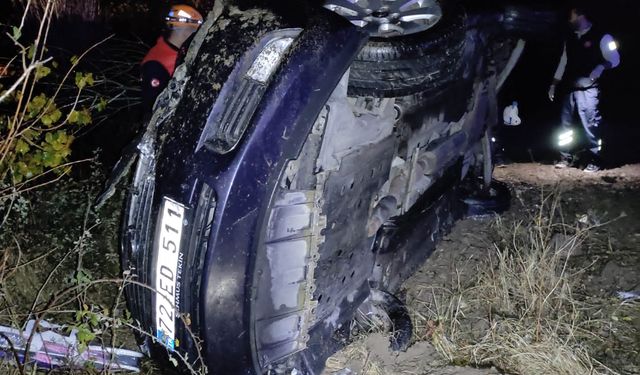 Tokat’ta Otomobil Virajlı Yolda Devrildi: 5 Yaralı