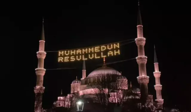İstanbul-İlk Teravih Namazı İçin Vatandaşlar Camilere Akın Etti