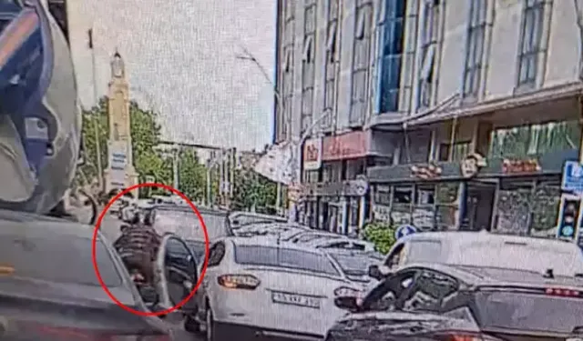 Motosiklet Sürücüsü Otomobilin Açılan Kapısına Çarptı