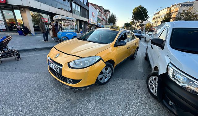 Erbaa Stadyum Kavşağında Maddi Hasarlı Kaza