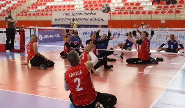 Türkiye, Paravolley Erkekler Oturarak Voleybol Avrupa Şampiyonası'na Galibiyetle Başladı