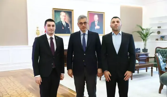 Sağlık Bakanı Memişoğlu, TEF Başkanı Mert Şener ve Milli Boksör Avni Yıldırım’ı Kabul Etti