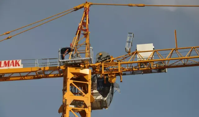 45 Metre Yükseklikte Oğlunun Doğum Gününü Kutlayıp Namaz Kıldı