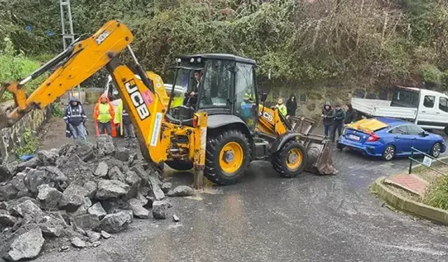 Felaket Anı: Otomobilin Üzerine İstinat Duvarı Yıkıldı!