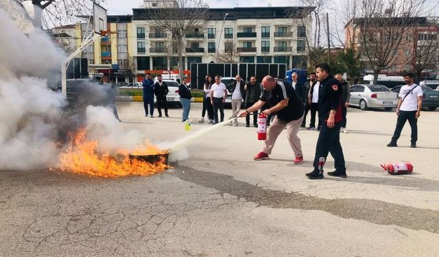 Erbaa İtfaiyesi’nden Gençlik Merkezi’nde Yangın Eğitimi ve Tatbikat