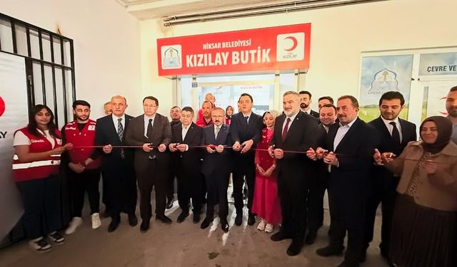 Kızılay Butik Niksar’da Açıldı! İhtiyaç Sahiplerine Giyim Desteği Sağlanacak