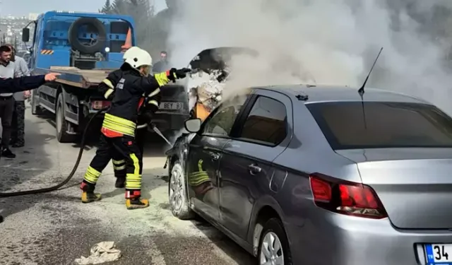 Seyir Halindeyken Yangın Çıkan Kiralık Araç Kullanılamaz Hale Geldi