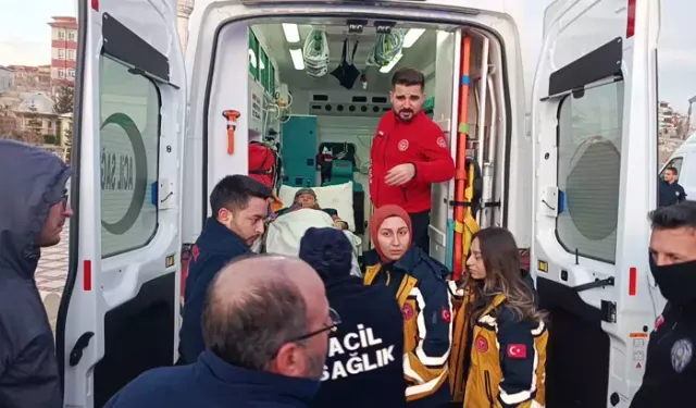 Otomobil İle Ambulans Çarpıştı: 3 Yaralı