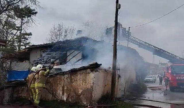 Bahçede Ekmek Yaparken Evi Yakıyordu