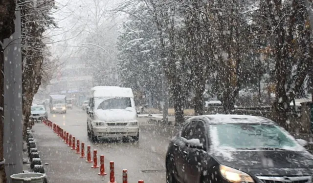 Erbaa’da Kış Geri Döndü! Balkan Soğukları İlçeyi Etkisi Altına Aldı