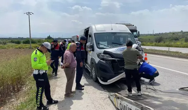 Öğrenci Servisleri Çarpıştı: 9 Yaralı!