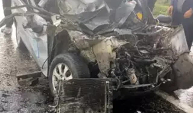 Yağışlı Yolda TIR ile Otomobil Çarpıştı: 1 Ölü, 1 Yaralı!