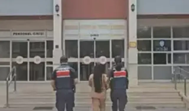 Hırsızlık Suçundan Aranan Kadın Yakalandı
