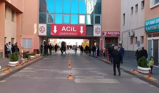 Eşini Ve 2 Kızını Bıçakladı, Cami Tuvaletinde Yakalandı