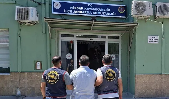 Niksar’da 25 Yıl Kesinleşmiş Hapis Cezası Bulunan Firari Yakalandı