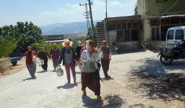 65 Haneli Mahalle 6 Yıldır Susuz: Mahalleli Boş Bidonlarla Eylem Yaptı