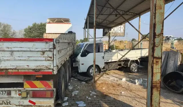 Feci Kaza: Lastiği Patlayan Kamyonet Fabrika Bahçesindeki TIR’a Çarptı