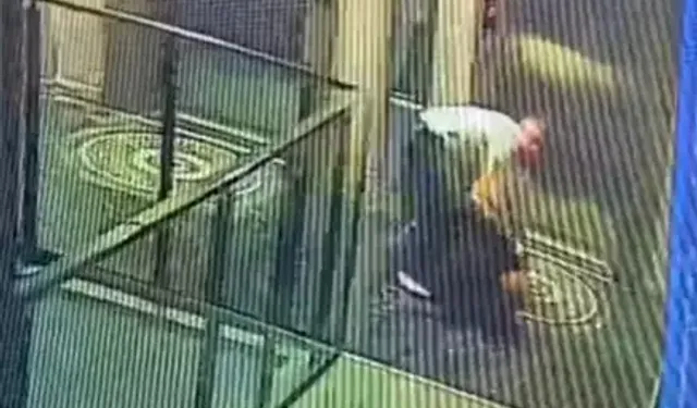 Kendisini Uyaran Resepsiyon Görevlisini Tekme Tokat Dövdü