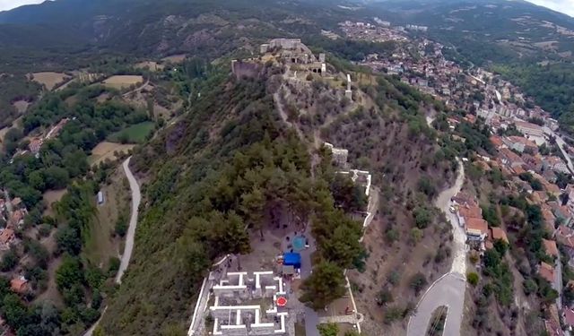 Anadolu'nun İkinci En Büyük Kalesi: Niksar Kalesi Zamana Meydan Okuyor