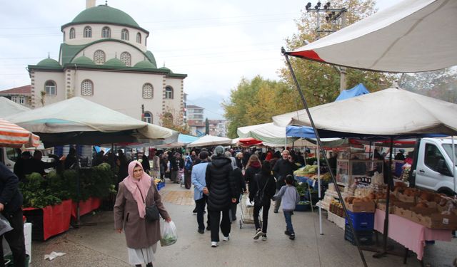 Soğuk Havalara Rağmen Erbaa Cumartesi Pazarı Dolup Taştı
