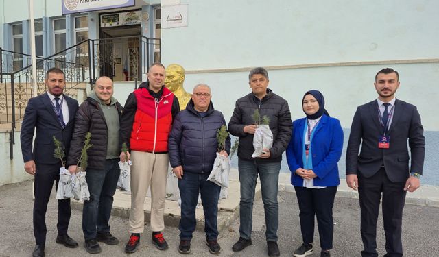 Tokat Belediyesi’nden Öğretmenlere Anlamlı 24 Kasım Hediye: 5 Bin Fidan Dağıtıldı