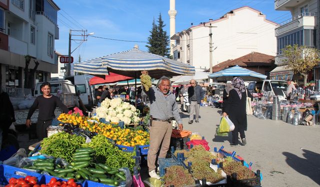 Soğuk Hava Engel Olmadı: Erbaa Salı Pazarı Yine Dolup Taştı