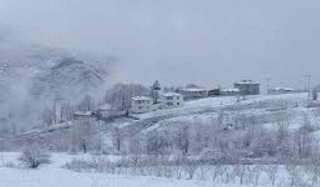 Erbaa’nın Yüksek Kesimleri Beyaza Büründü