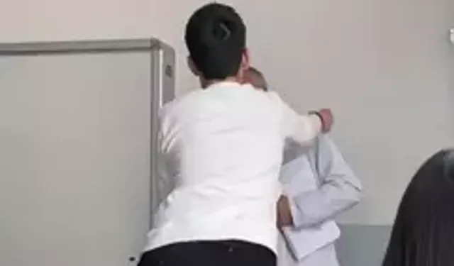 Ankara’da Öğrenciler Öğretmenle Alay Etti