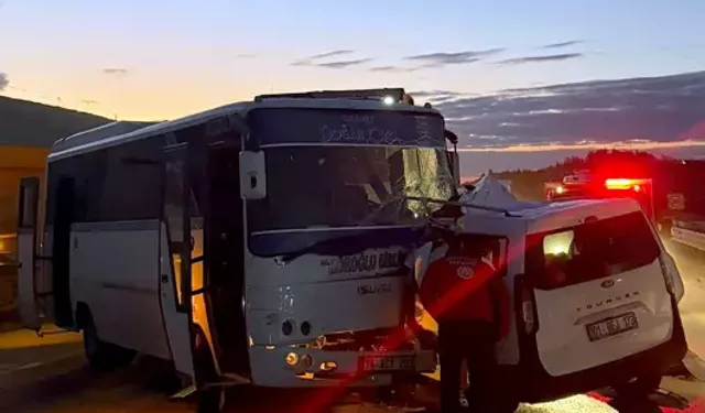 Midibüsle Çarpışan Sürücü Hayatını Kaybetti