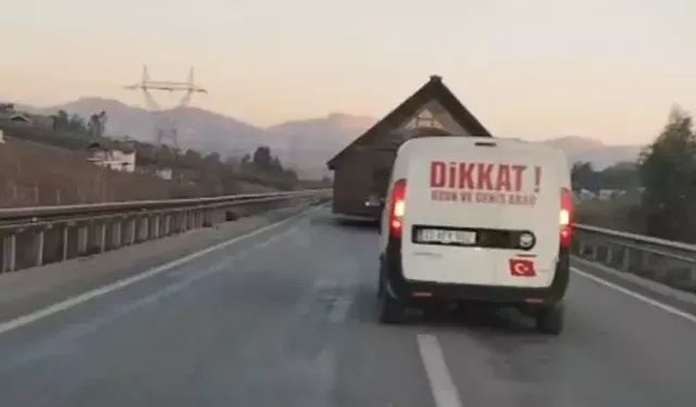 Prefabrik Ev Taşıyan TIR Trafiği Kilitledi