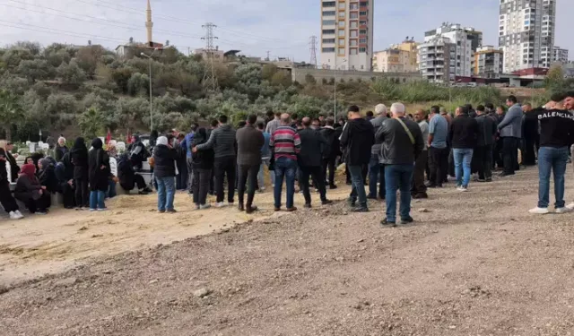 Komşusu Tarafından Öldürülen Anne ve Oğlu Toprağa Verildi