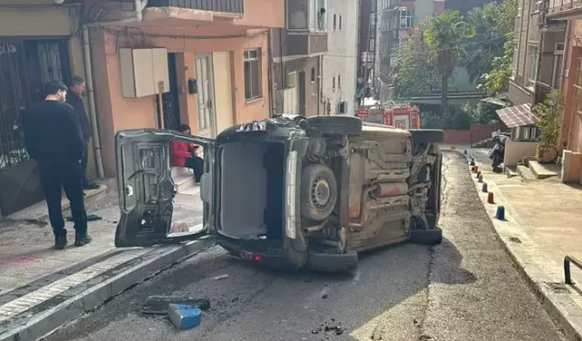 Park Halindeki Araç Yokuş Aşağı Devrildi