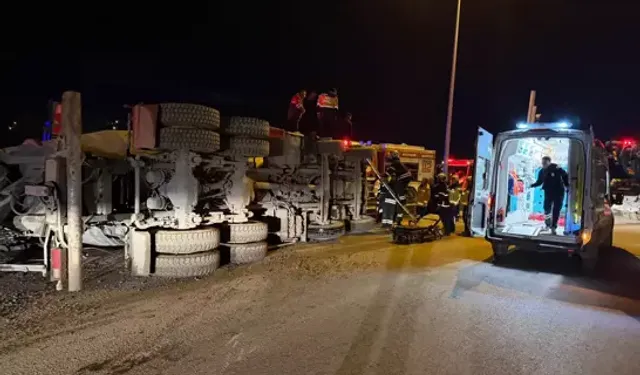 Kocaeli`de Beton Mikseri Devrildi: 2 Yaralı