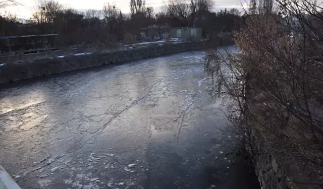Hava Eksi 15, Kars Çayı Kısmen Dondu