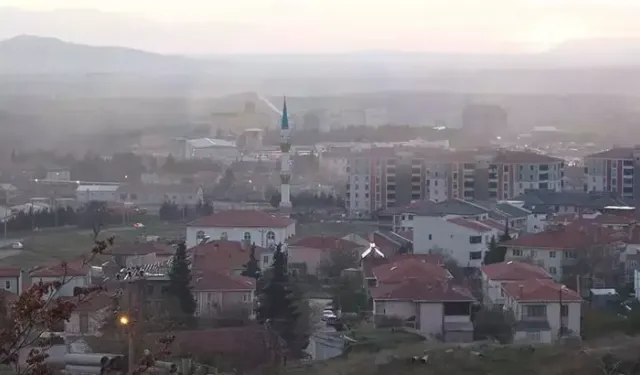 Hava Kirliliği Alarmı: Sobalara Saat Sınırı