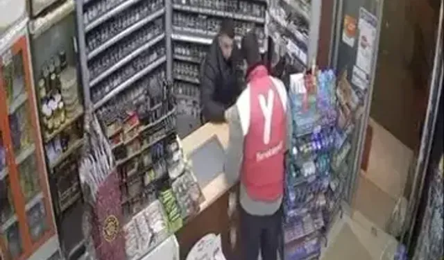 Kurye Düşürdüğü Parayı Sosyal Medya Sayesinde Geri Aldı