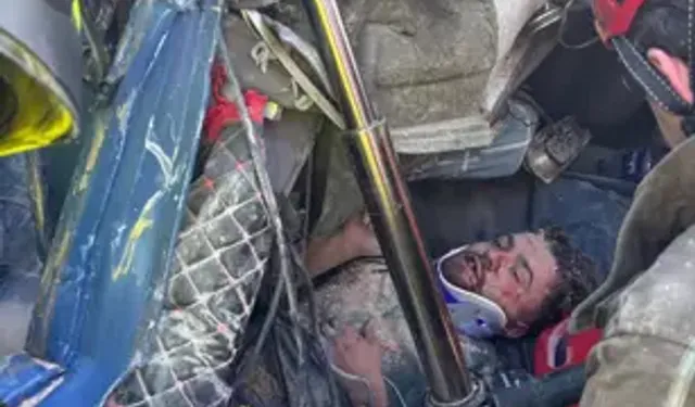 Bariyerlere Çarpan TIR’da Sıkışan Sürücü Kurtarıldı