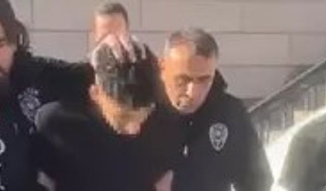 Tartıştığı Arkadaşını Sokak Ortasında Bıçaklayıp Öldürdü