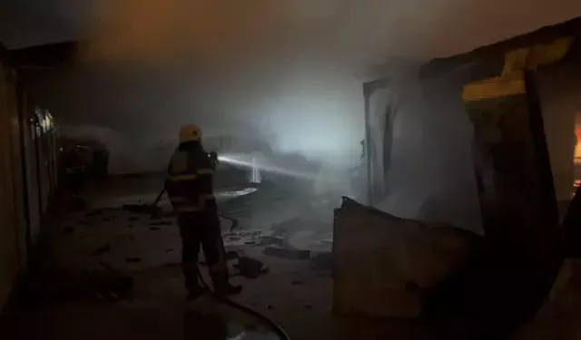 Konteyner Kentte Yangın: 6 Konteyner Zarar Gördü