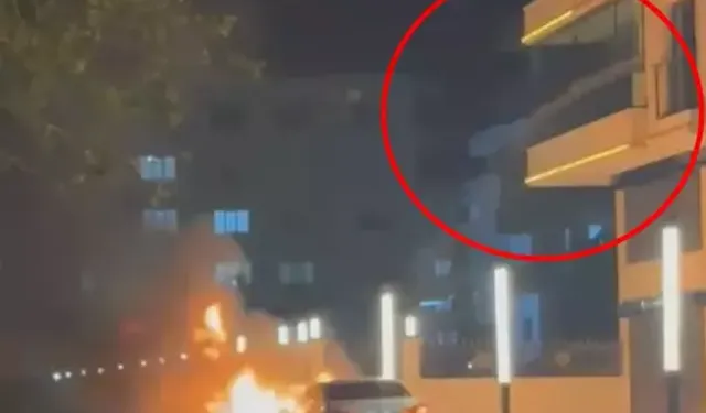 Alev Alan Otomobile Balkondan Hortumla Müdahale