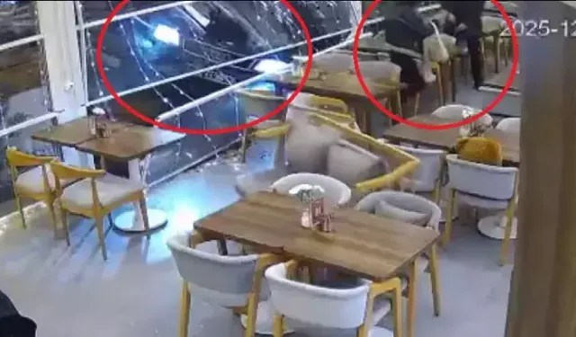 Otomobil Kafeye Girdi: Yaralanan Yok